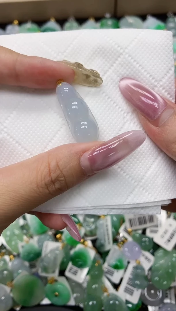 翡翠18K金镶嵌颈饰1111111111