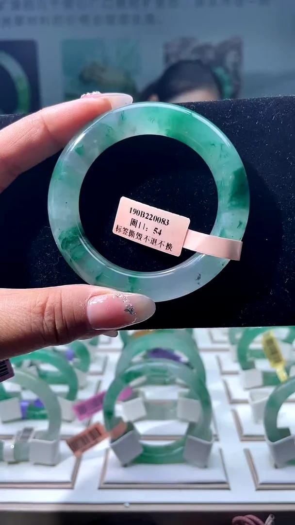 未镶嵌手镯石英质玉（非洲翠）手镯