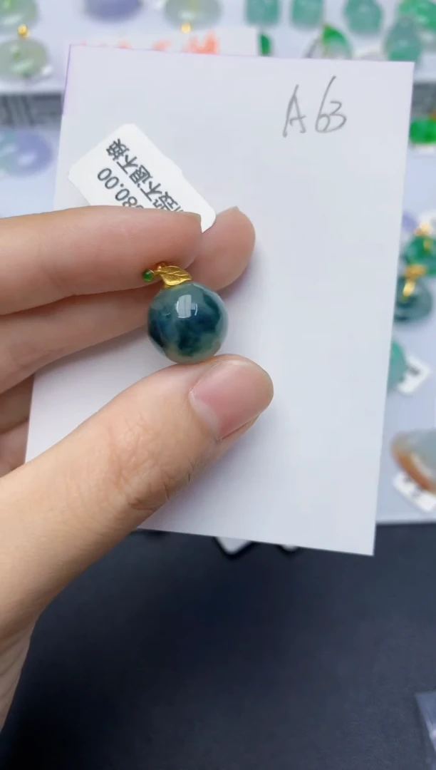 翡翠18K金镶嵌颈饰111111111