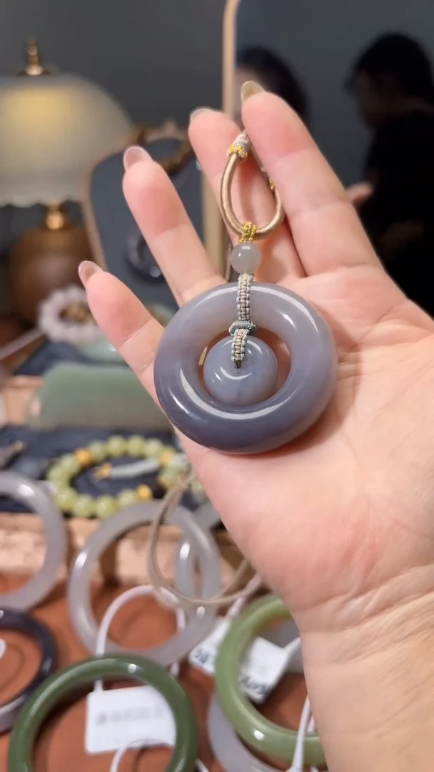 和田玉未镶嵌颈饰1