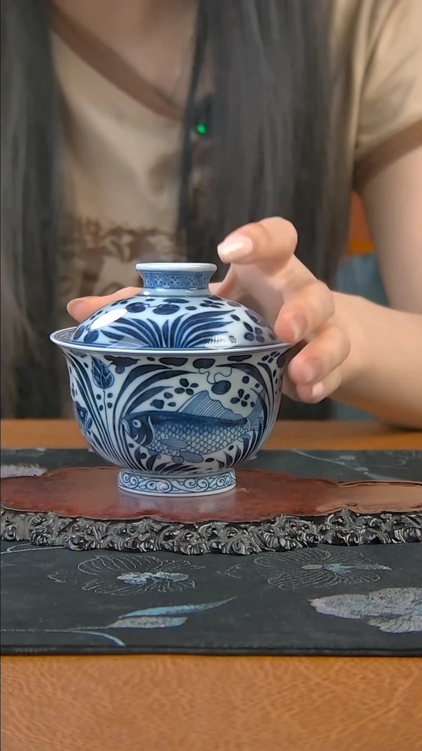 景德镇陶瓷青花鱼藻盖碗