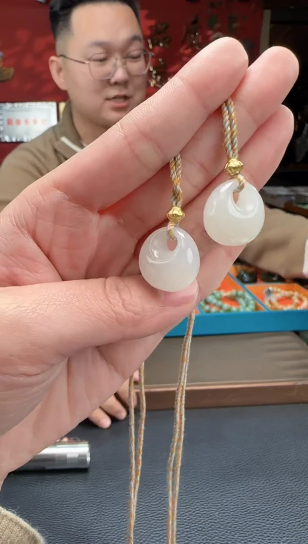 【闪购商品】和田玉颈饰未镶嵌碧玉吊坠 多样性发货 拍一发一