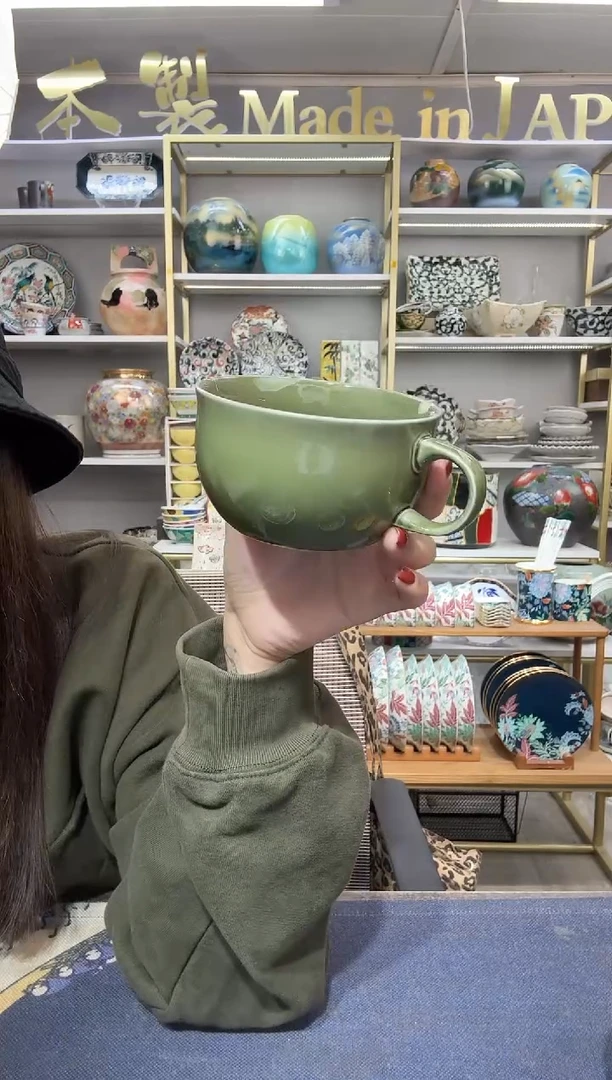 陶瓷早餐杯一只装绿色