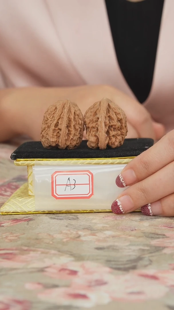 把件文玩核桃南疆石异形