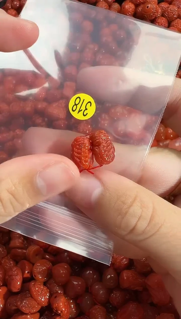 颈饰未镶嵌南红玛瑙1