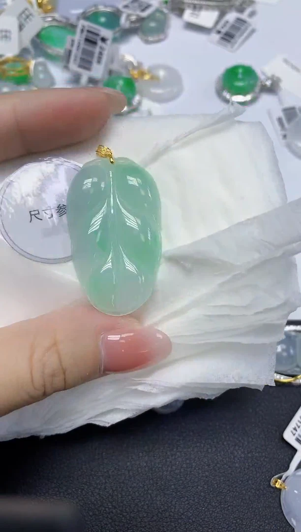 颈饰18K金镶嵌翡翠天然缅甸翡翠A货多样性发一件