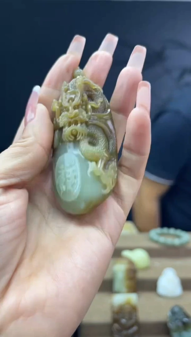 颈饰未镶嵌和田玉1