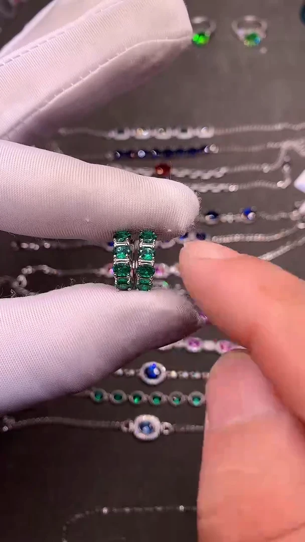 【闪购商品】祖母绿耳饰银S925镶嵌.......