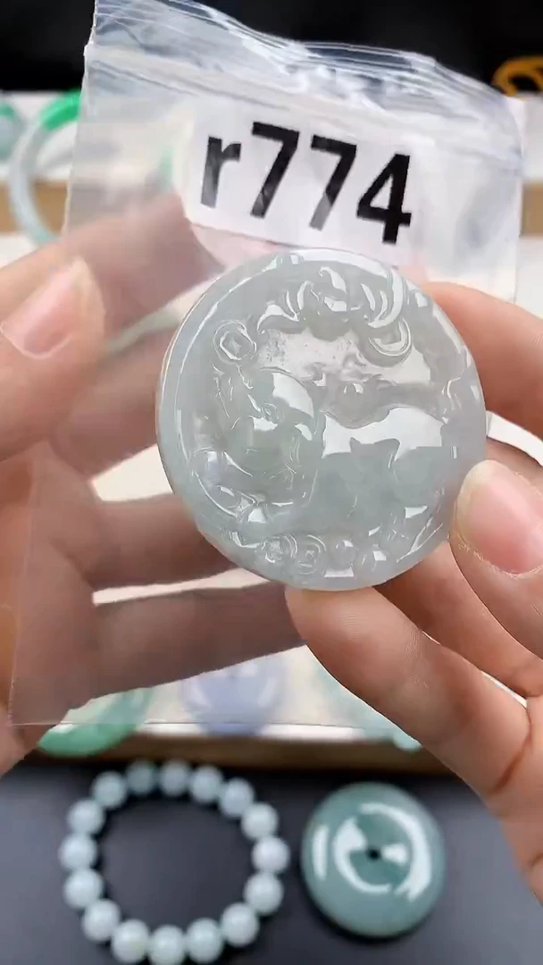 颈饰未镶嵌翡翠天然翡翠吊坠挂件