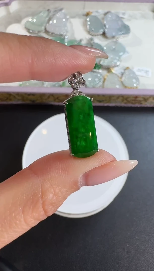 【闪购商品】翡翠吊坠(不含链)18K金镶嵌【源头工厂】钻石镶嵌