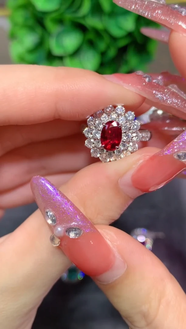 18K金镶嵌戒指红宝石1.02CT