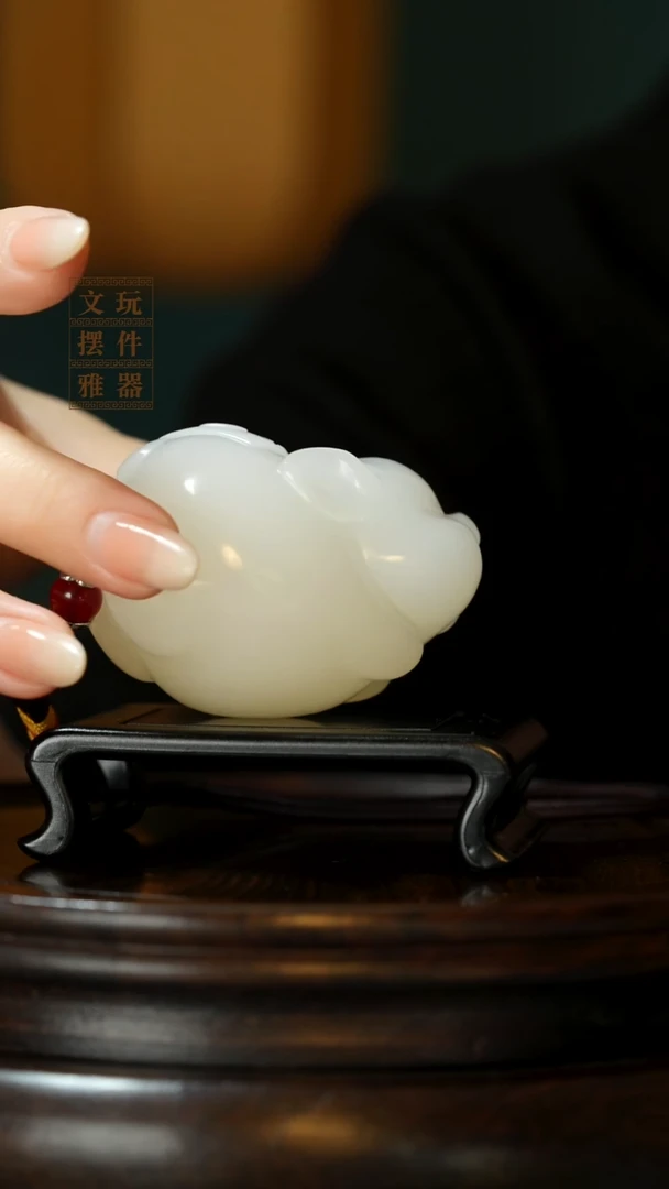 玉《纳福飞猪》手把件摆件