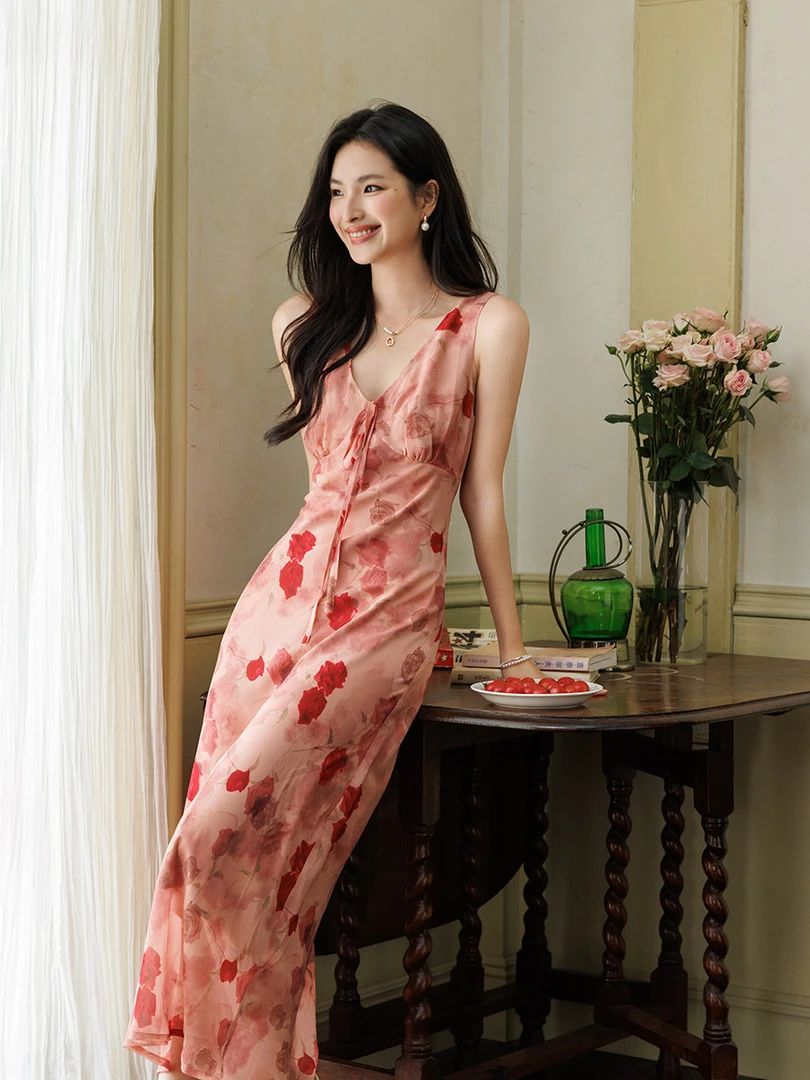李不婉 干枯玫瑰法式温柔风v领碎花裙雪纺修身轻熟风连衣裙女