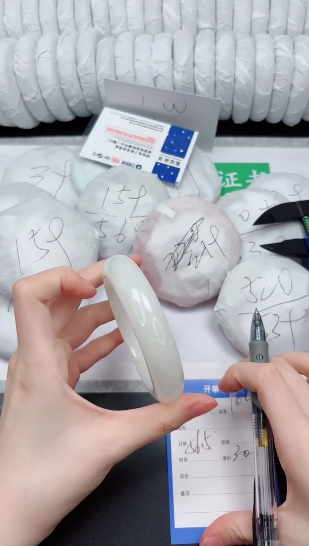 未镶嵌手镯和田玉104-56.5BK