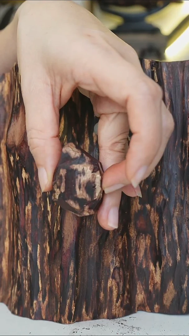 降真香海南红降花梨公随形原料手把件13g