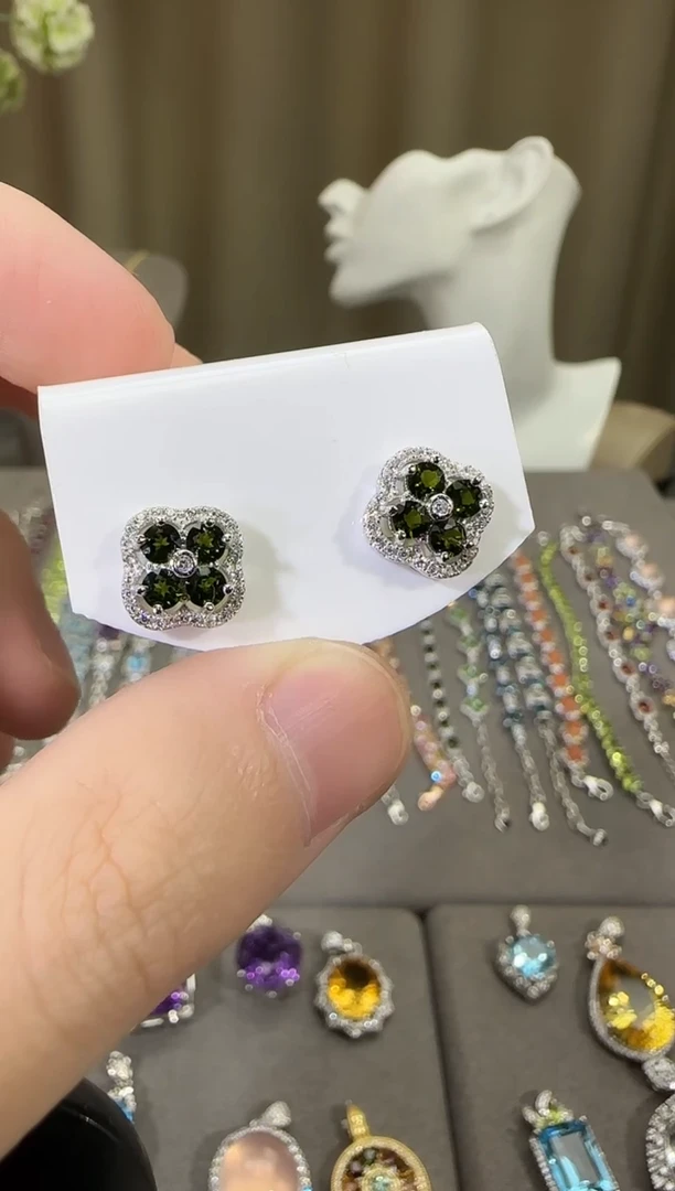 银S925镶嵌透辉石耳钉9mm耳钉简约款