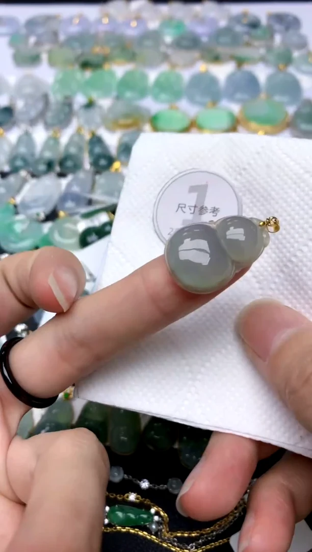 颈饰18K金镶嵌翡翠天然A货翡翠