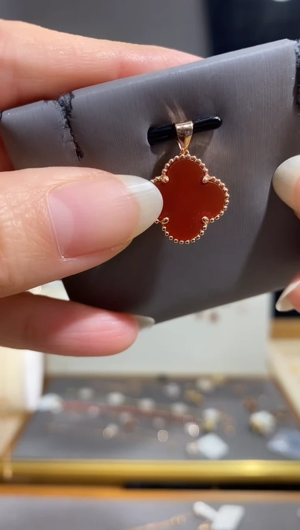 18K金镶嵌吊坠(不含链)玛瑙/玉髓吊坠