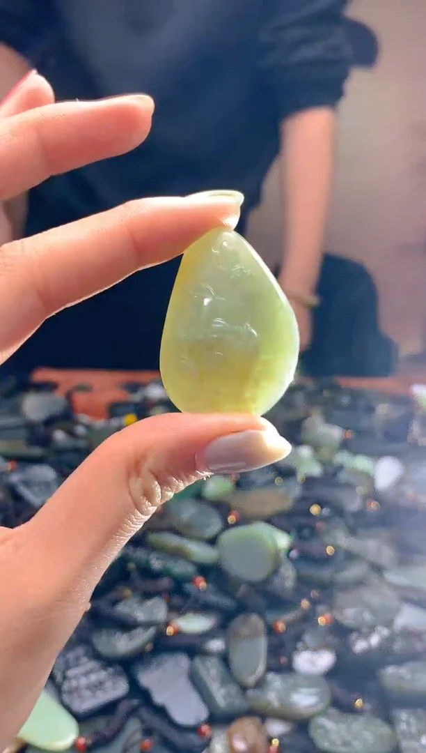 颈饰未镶嵌和田玉1