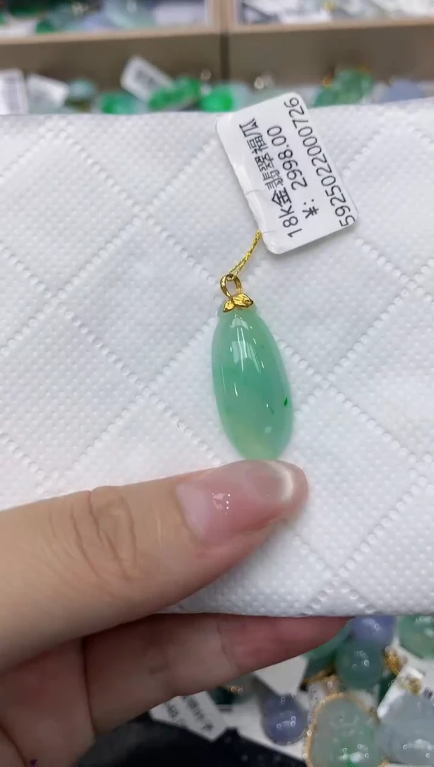 翡翠18K金镶嵌颈饰111111111