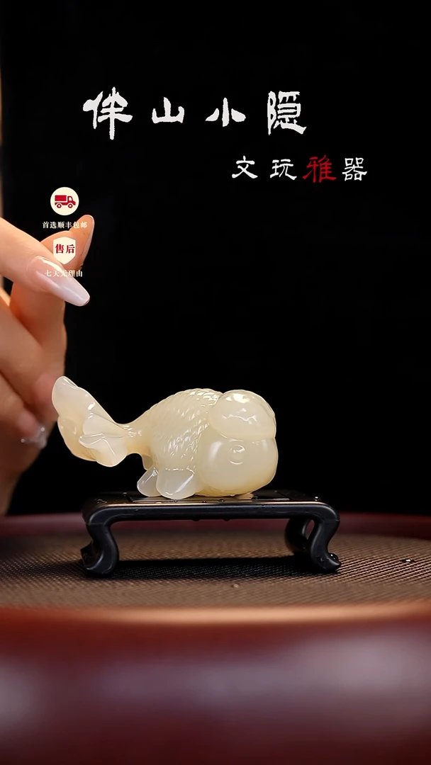 竹叶青：金鱼在手摆件