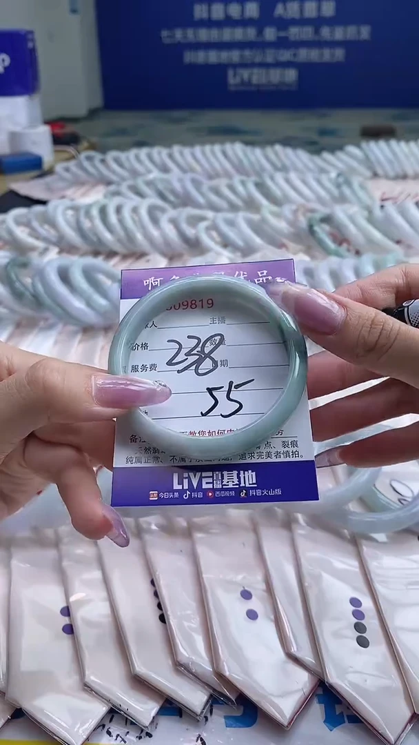 翡翠手镯未镶嵌9819