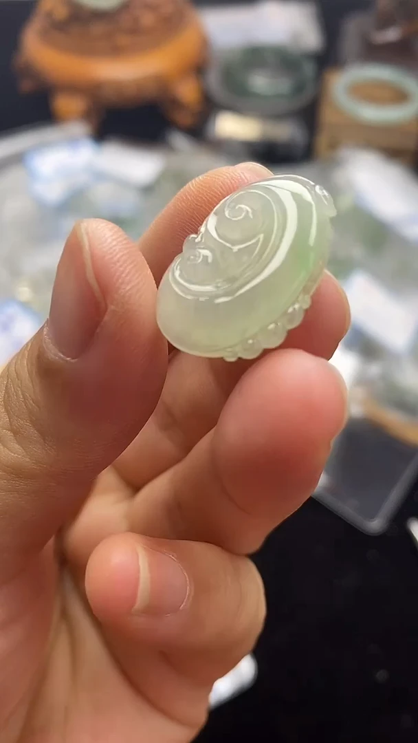 定制翡翠未镶嵌如意