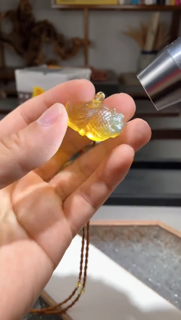 琥珀颈饰未镶嵌连年有余