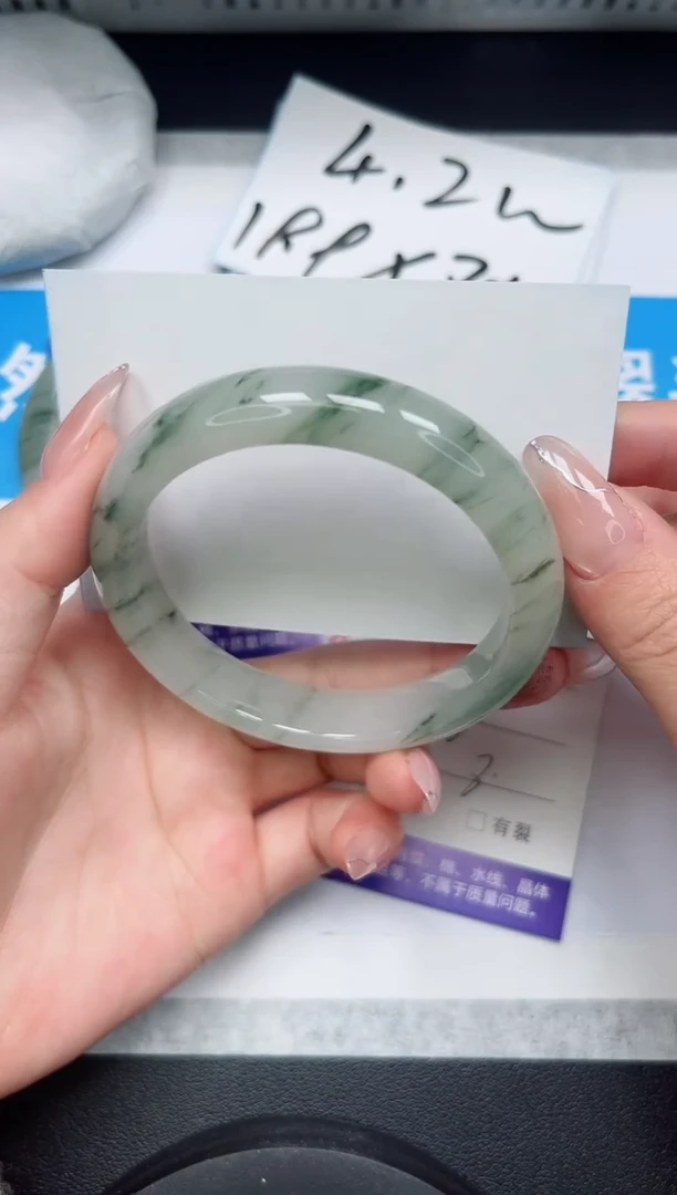 【闪购商品】石英质玉手镯合金124