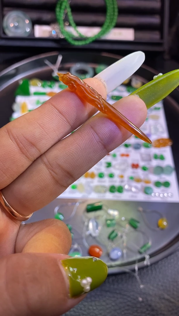翡翠挂件未镶嵌凤凰