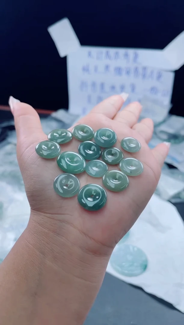 未镶嵌戒指翡翠挂件