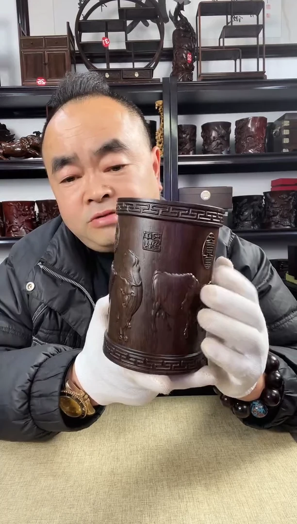 木老李红木工艺品五牛笔筒
