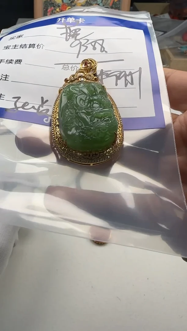 18K金镶嵌和田玉（碧玉）挂件猛配饰配饰