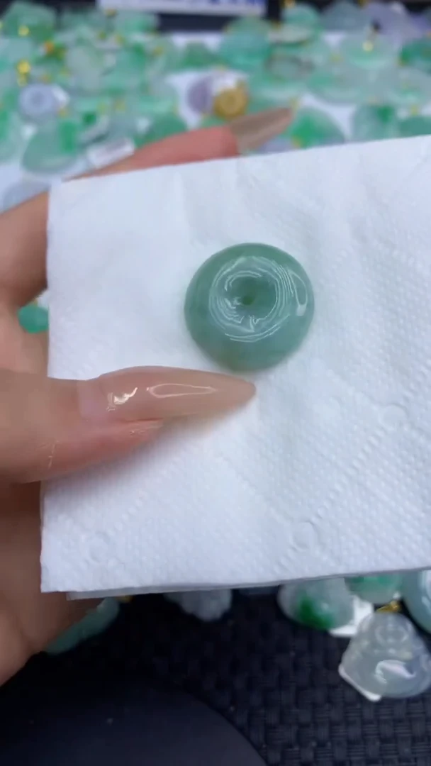 翡翠未镶嵌颈饰天然缅甸A货翡翠