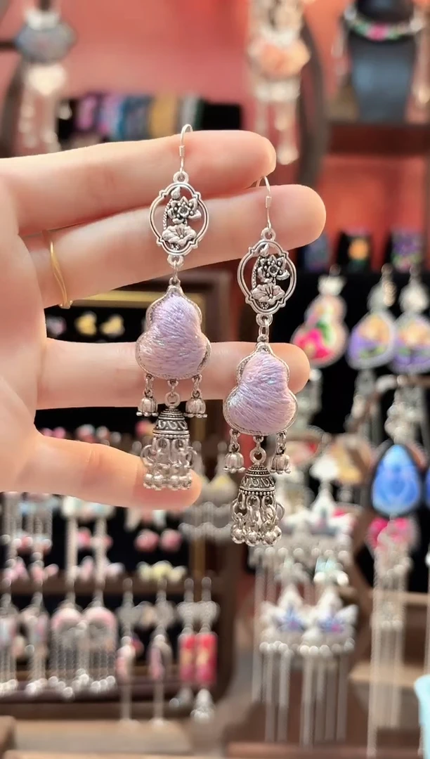 织绣云织谣民族风精美饰品   96