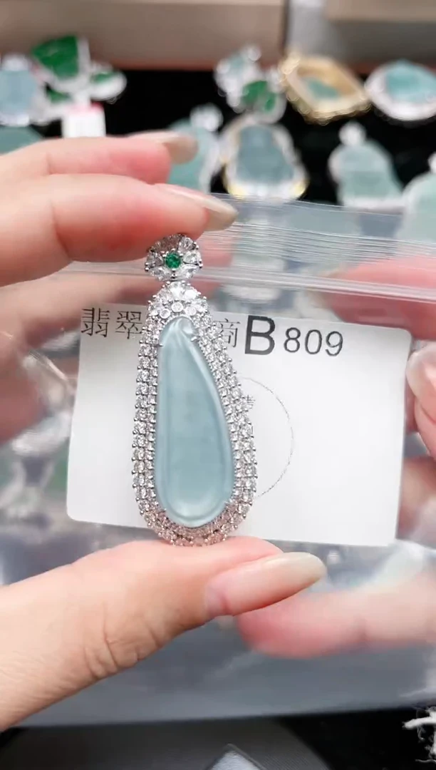 【闪购商品】翡翠颈饰未镶嵌809赠皮绳