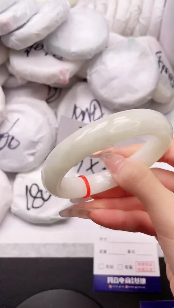 【闪购商品】和田玉手镯未镶嵌13K85-57