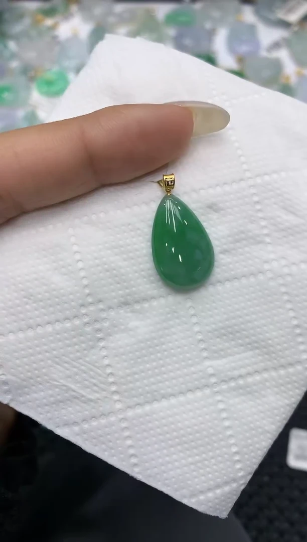 颈饰18K金镶嵌翡翠111111111111