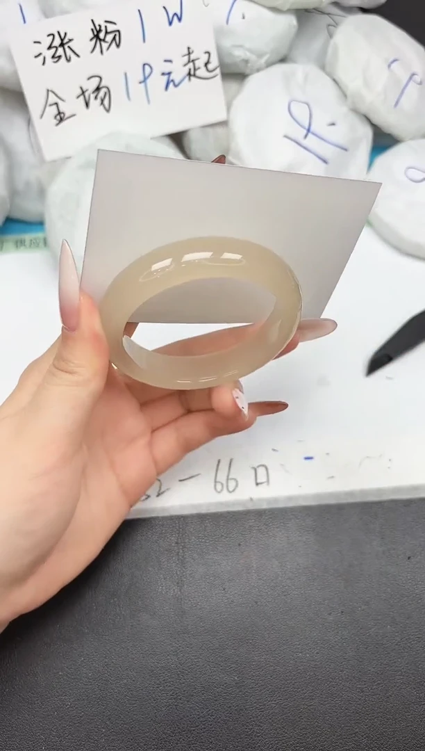 未镶嵌手镯石英质玉A197/