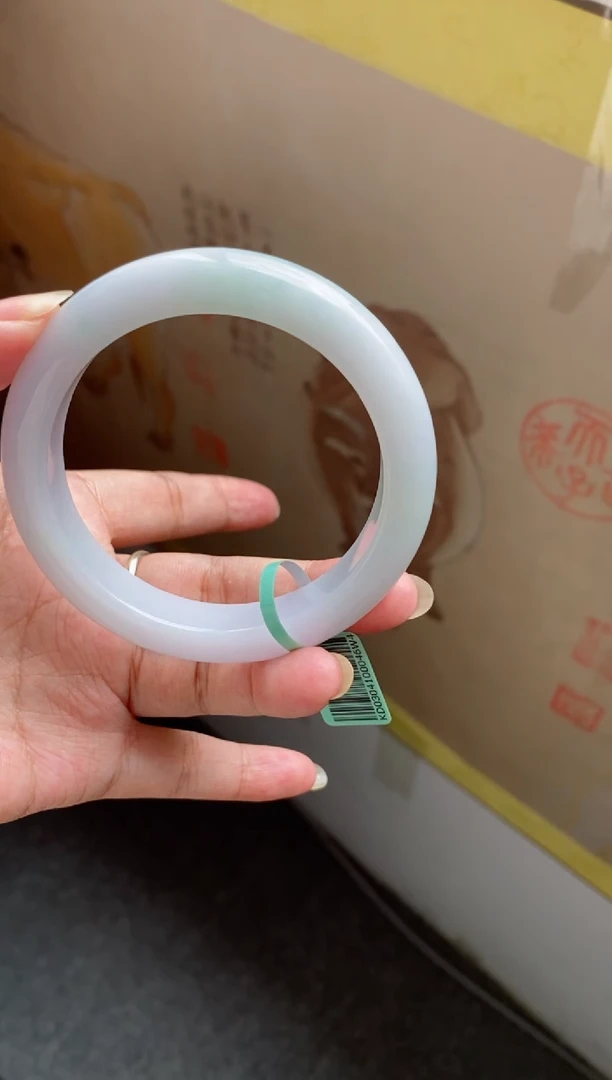 翡翠手镯未镶嵌（胶润春彩）9号有纹