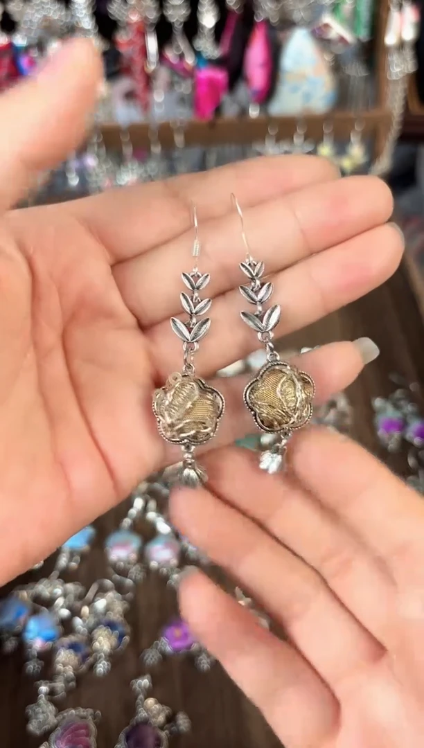 彩云南阁非遗老绣饰品561*