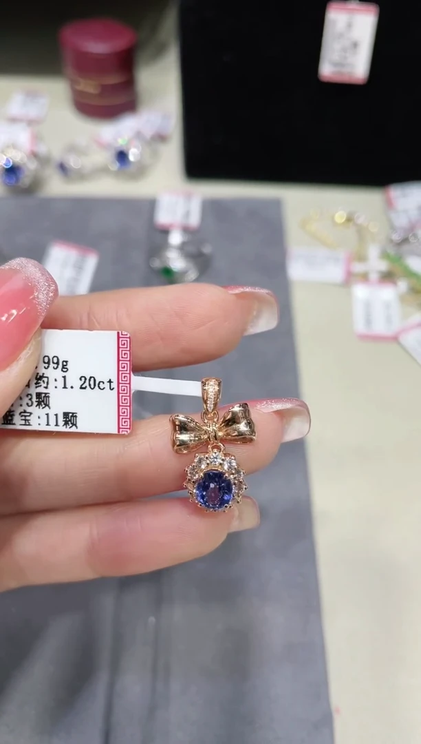 18K金镶嵌天然蓝宝石吊坠 K玫（不含链）
