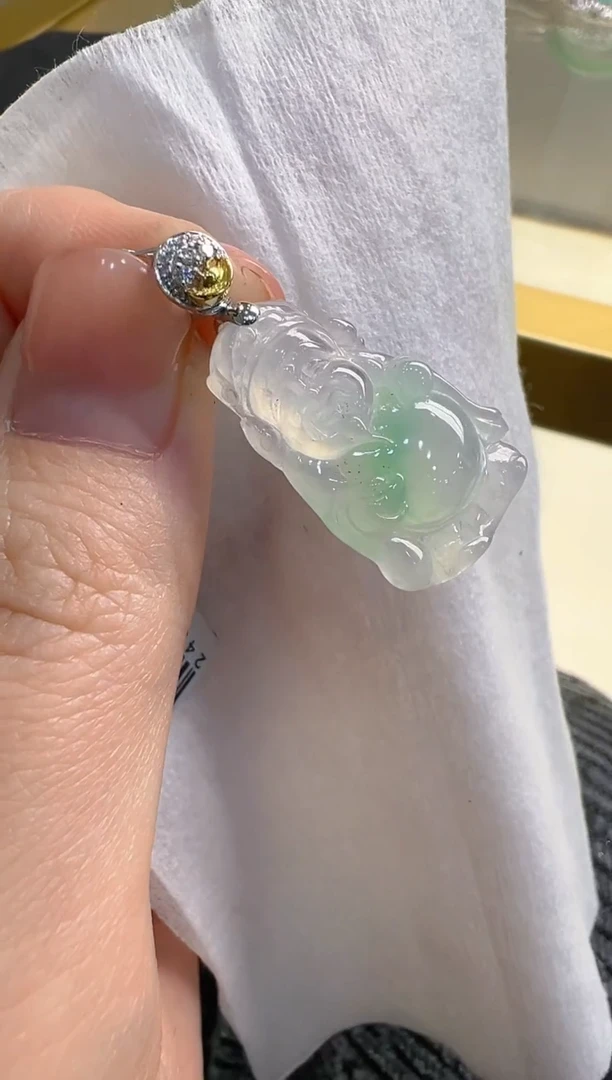 【闪购商品】翡翠吊坠(不含链)18K金镶嵌多样性发货拍一发一