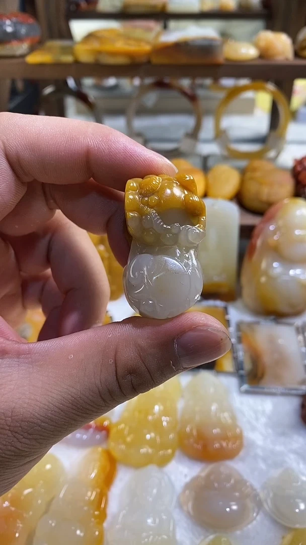 未镶嵌石英质玉（黄龙玉）吊坠(不含链)黄龙玉貔貅