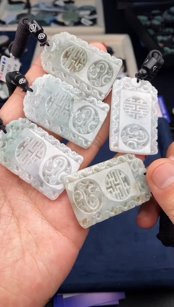 【闪购商品】翡翠颈饰未镶嵌   多样性发其一