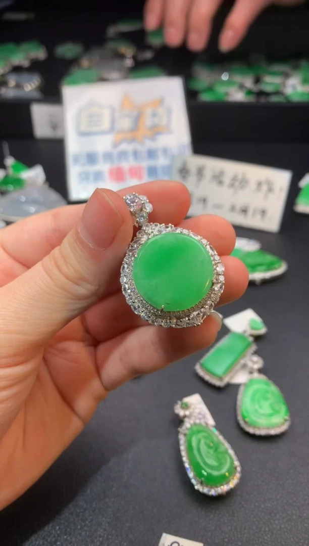 【闪购商品】翡翠颈饰银S925镶嵌翡翠1