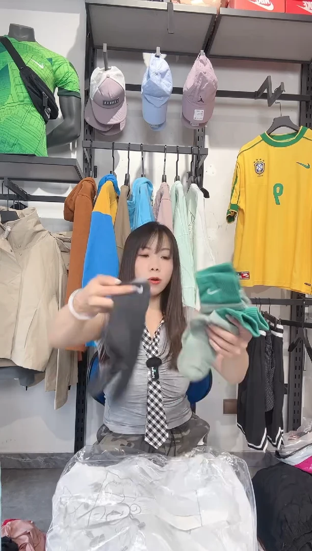 1245 编码 瑕疵款直播间过款为准 尺码