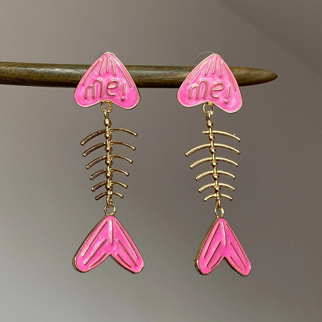 铜合金耳饰 粉色滴釉鱼骨耳钉女轻奢小众设计高级感独特创意耳饰
