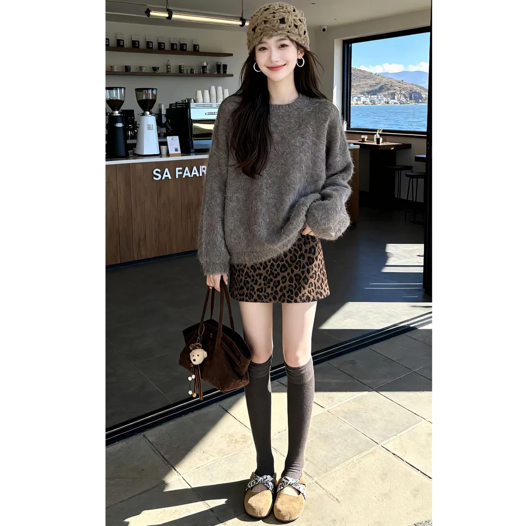 韩系秋冬女2025新款慵懒松弛感减龄灰色上衣半身裙chic时尚套装