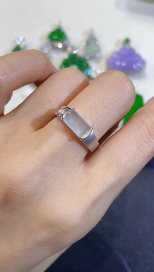 颈饰18K金镶嵌翡翠团购5